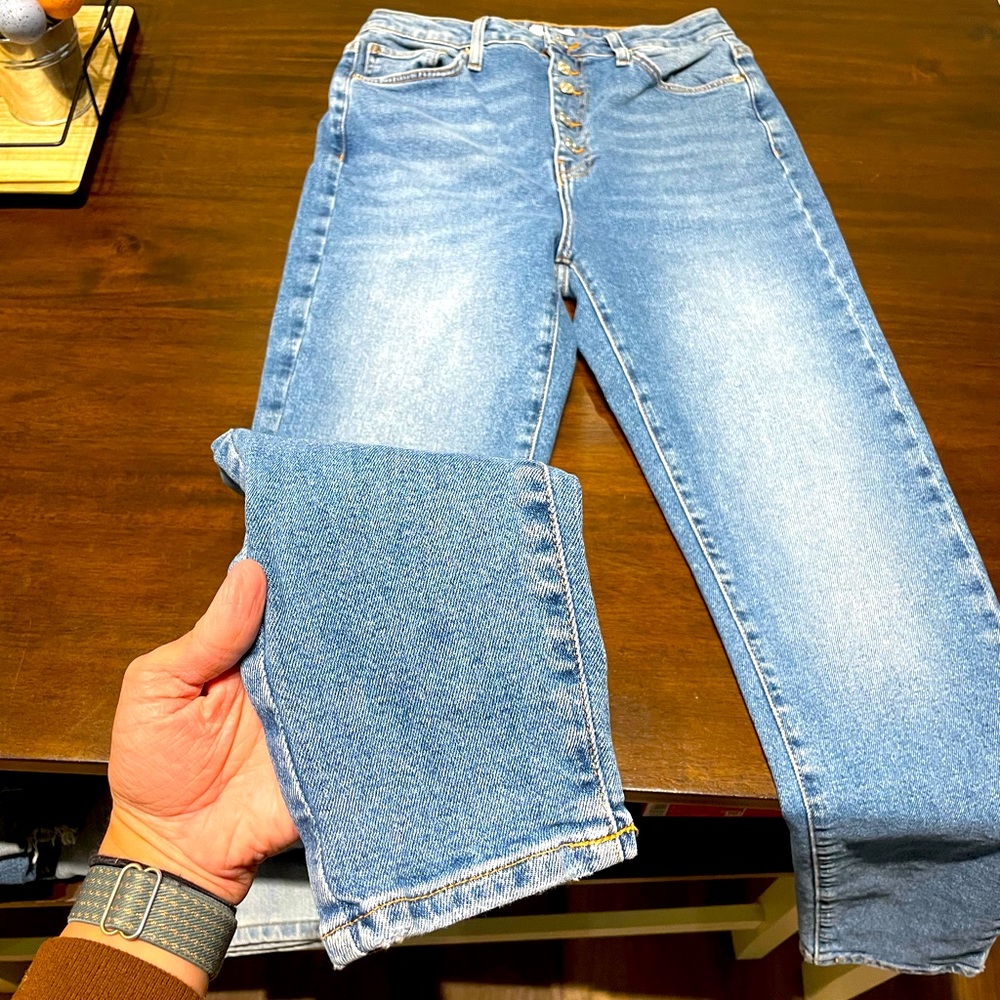 Forever 21 Womens Straight Leg High Waisted Jeans. Size 29 (8).